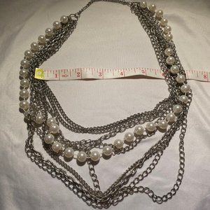 Chain and pearl necklace